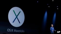 Craig Federighi, wakil presiden senior teknik piranti lunak di Apple, memperkenalkan sistem operasi baru OS X Mavericks di Konferensi Pengembang Apple Dunia (10/6) di San Francisco. (AP/Eric Risberg)