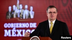 El Ministro de Relaciones Exteriores de México, Marcelo Ebrard, habla durante una conferencia de prensa en el Palacio Nacional de la Ciudad de México, México, el 26 de diciembre de 2019.