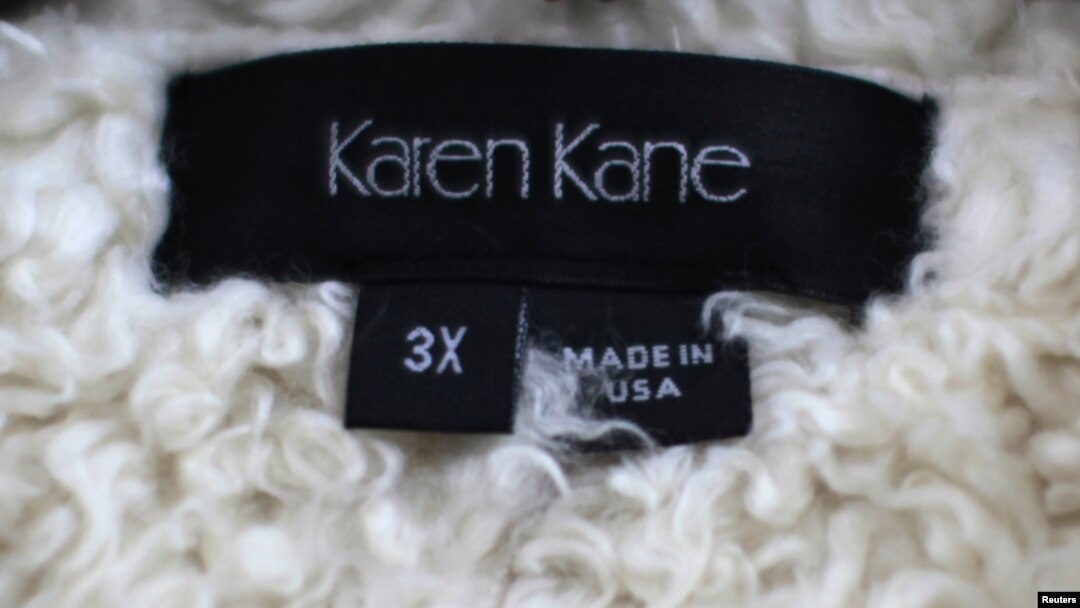 Jaket berlabel 'Made In USA' di bawah merk Karen Kane, produsen pakaian di Los Angeles, California (Foto: dok).