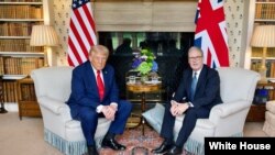 د امریکا ولسمشر ډونالد ټرمپ او د برتانیې صدراعظم کيير ستارمر