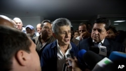 El legislador Henry Ramos Allup habló con la prensa tras ser elegido presidente de la Asamblea Nacional de Venezueloa, el domingo, 3 de enero de 2016.