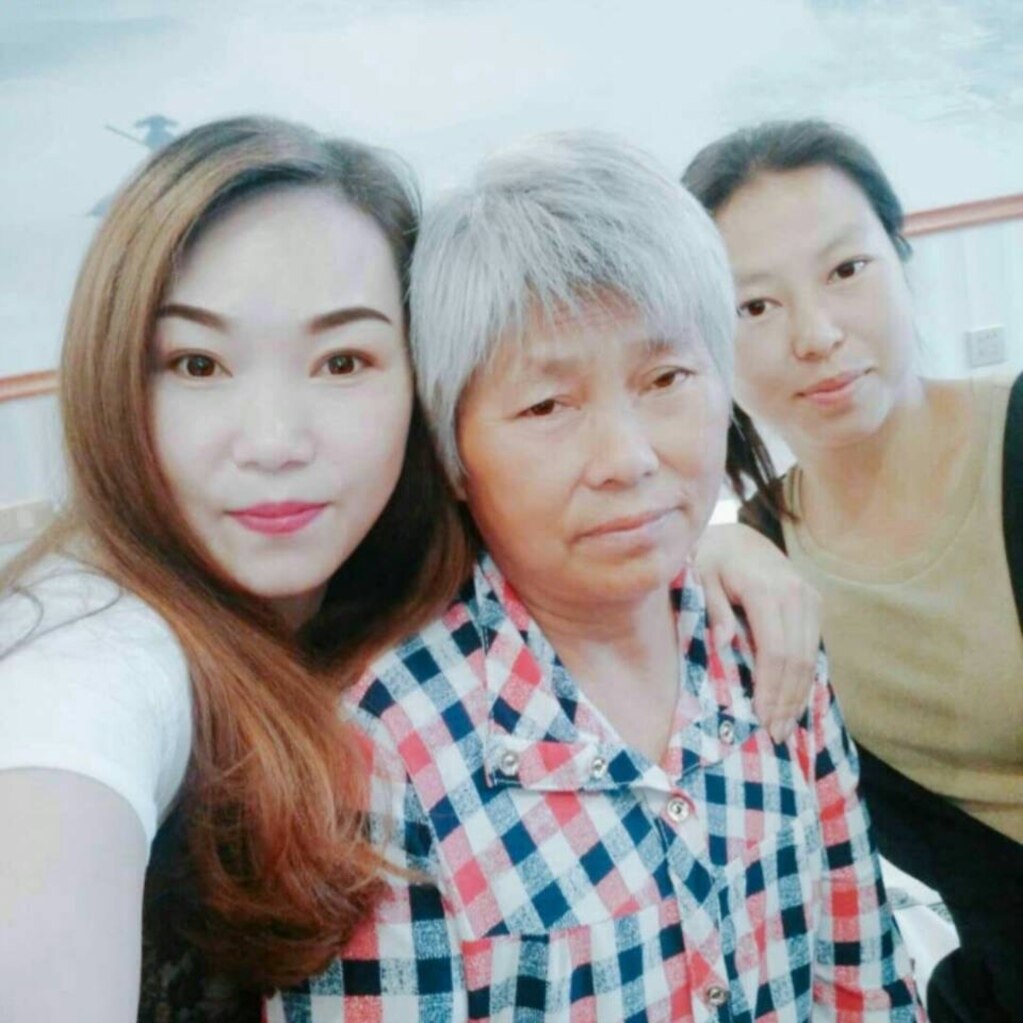 中国湖北郧西访民柯大英及两个女儿（柯大英提供图片)(photo:VOA)