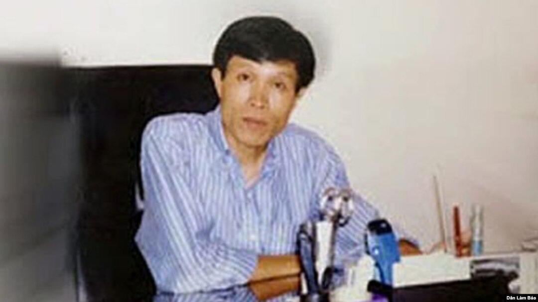 Ông Nguyễn Hữu Vinh, người sáng lập trang anh Ba Sàm, bị cáo buộc 'lợi dụng các quyền tự do dân chủ xâm phạm lợi ích của nhà nước' theo điều 258 bộ luật hình sự.
