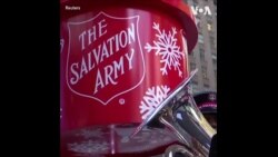 纽约时代广场象征慈善的救世军红铁桶