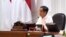 Presiden Joko Widodo saat memimpin rapat Kabinet di Istana Kepresidenan, Jakarta (Foto: Biro Setpres)