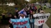 Manifestantes llegan frente a la Corte Suprema de EE.UU. durante la marcha 'Home Is Here', en defensa de los programas DACA y TPS, el 10 de noviembre de 2019 en Washington D.C.