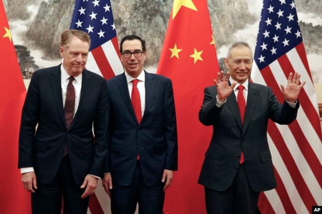 FILE - Chinese Vice Premier Liu He (R) gestures as U.S. Treasury Secretary Steven Mnuchin (C) chats with his Trade Representative Robert Lighthizer (L) before their meeting in Beijing, May 1, 2019.