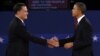 奥巴马总统和共和党总统候选人罗姆尼在第二场辩论结束后握手