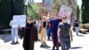 Пропалестинские студенты, преподаватели и активисты участвуют в акции протеста на территории кампуса Калифорнийского университета в Лос-Анджелесе (UCLA) в Лос-Анджелесе, 29 апреля 2024 года
