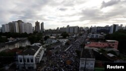 La presencia de extremistas en las protestas ha llevado a los líderes de las manifestaciones a suspender preventivamente las jornadas.