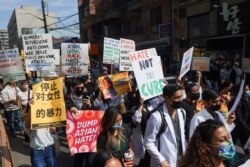 Aksi nasional untuk memerangi kekerasan anti-Asia, di wilayah Queens di New York City, AS, 27 Maret 2021. (Foto: REUTERS/Jeenah Moon)