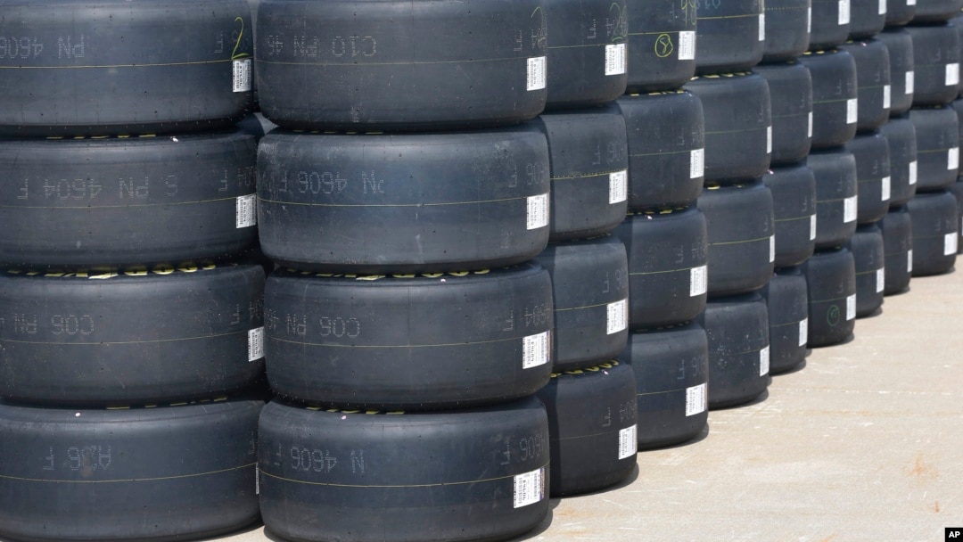 Ban-ban untuk mobil balap NASCAR produksi Goodyear (foto: ilustrasi). Goodyear mengembangkan "Oxygene", ban yang bisa membersihkan polusi udara. 