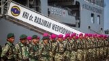 Personel militer menghadiri upacara pembukaan latihan militer gabungan Latihan Solidaritas ASEAN di pelabuhan Batu Ampar di pulau Batam, 19 September 2023. (Antara Foto/Teguh Prihatna/ via REUTERS)