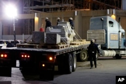 Workers remove Liberty Place monument April 24, 2017 in New Orleans.