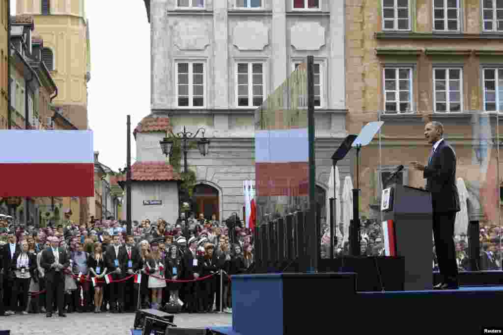 U.S. President Barack Obama speaks during a ceremony marking the Freedom Day anniversary in Castle Square in Warsaw, June 4, 2014.