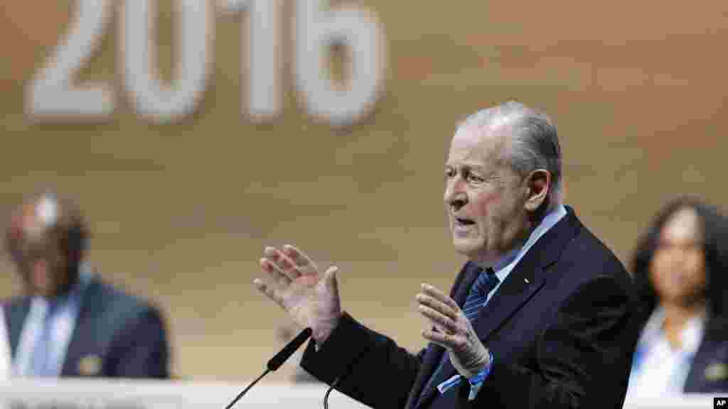 François Carrard, président du Comité de réforme de la FIFA, prend la parole lors de la séance, le 26 février 2016.