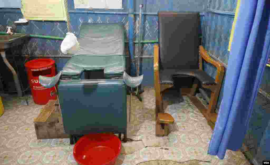 The birthing room of the Gonoshathaya Kendra clinic at Kutupalong refugee camps. (Hai Do/VOA)