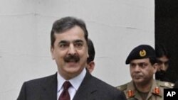 야당 지도자들과 접촉을 하고 있는 유수프 라지 길라니 총리