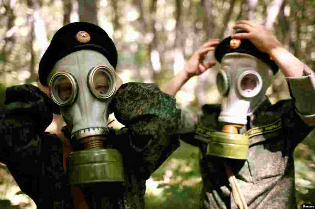 Fifth-grade students of the General Yermolov Cadet School put on gas masks during their first military tactical exercise in Stavropol, Russia, Sept. 10, 2016.&nbsp;