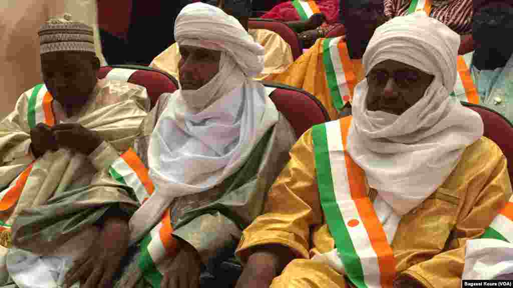 Des députés nigériens nouvellement élus lors de la première séance de la nouvelle Assemblée Nationale. Les élus de l’opposition ont boycotté la cérémonie au Palais des Congrès de Niamey, jeudi 24 mars 2016. 