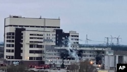 На архівному фото: пожежа на Запорізькій АЕС після того, як станція потрапила до рук російських військ. 4 березня 2022 року. Energoatom via AP