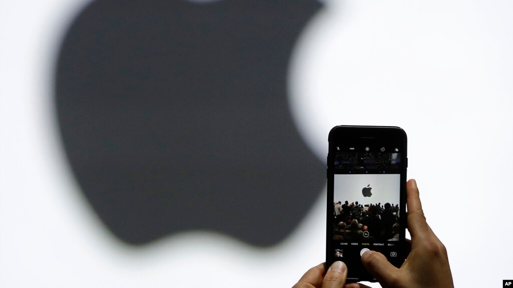 De acuerdo a Fortune, Apple vale ahora $783.000 millones de dólares, pero la expectativa de que alcance el billón de dólares crece al acercarse el lanzamiento de su nuevo iPhone en septiembre de este año.