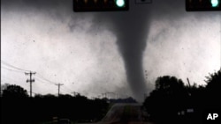 El Trans-Niño también estuvo presente en el 2011que coincidió con una fuerte temporada de tornados en EE.UU.