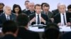 Macron dénonce la "lèpre qui monte" en Europe