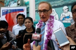 FILE - Australia's Foreign Minister Bob Carr, center, talks to journalists during a visit to an Islamic school in Jakarta, Indonesia, Thursday, April 4, 2013.