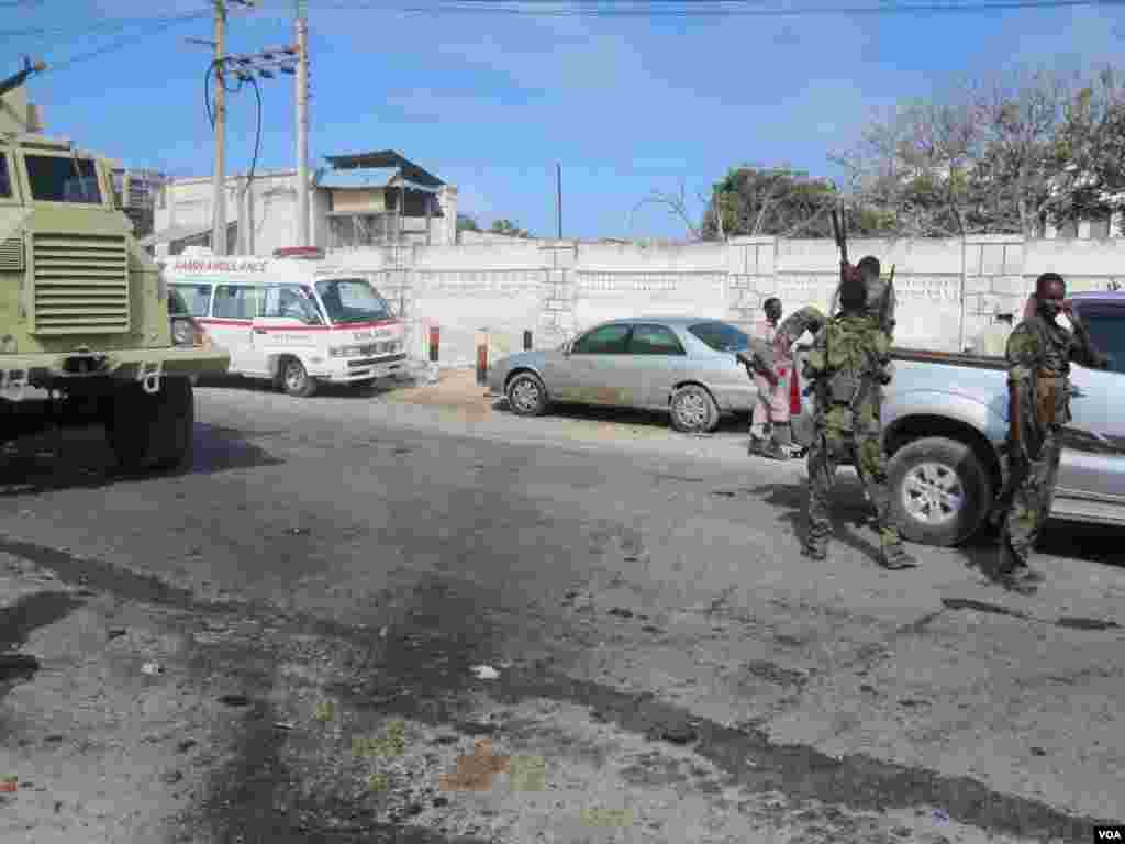 Ciidanka AMISOM iyo kuwa Soomaalida oo ag jooga Hotel Jazeera