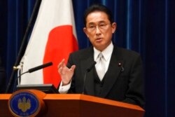 2021 年 10 月 4 日，日本首相岸田文雄在日本东京首相官邸举行的新闻发布会上发表讲话。