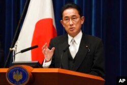 Perdana Menteri Jepang Fumio Kishida berbicara selama konferensi pers di kediaman resmi perdana menteri di Tokyo, Jepang, pada 4 Oktober 2021.