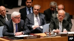 유엔 안보리 회의에서 독일의 프랑크-발터 슈타인마이어 외무장관의 발언을 이라크의 이브라힘 알자파리 외무장관이 메모하며 듣고 있다.(자료사진)