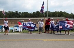 Başkan Trump'ı Wilmington ziyaretinde bir grup destekçisi karşıladı