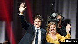 Liberal leader and Canadian Prime Minister Justin Trudeau and his wife Sophie Gregoire Trudeau wave to supporters after the federal election at the Palais des Congres in Montreal, Quebec, Canada October 22, 2019. 