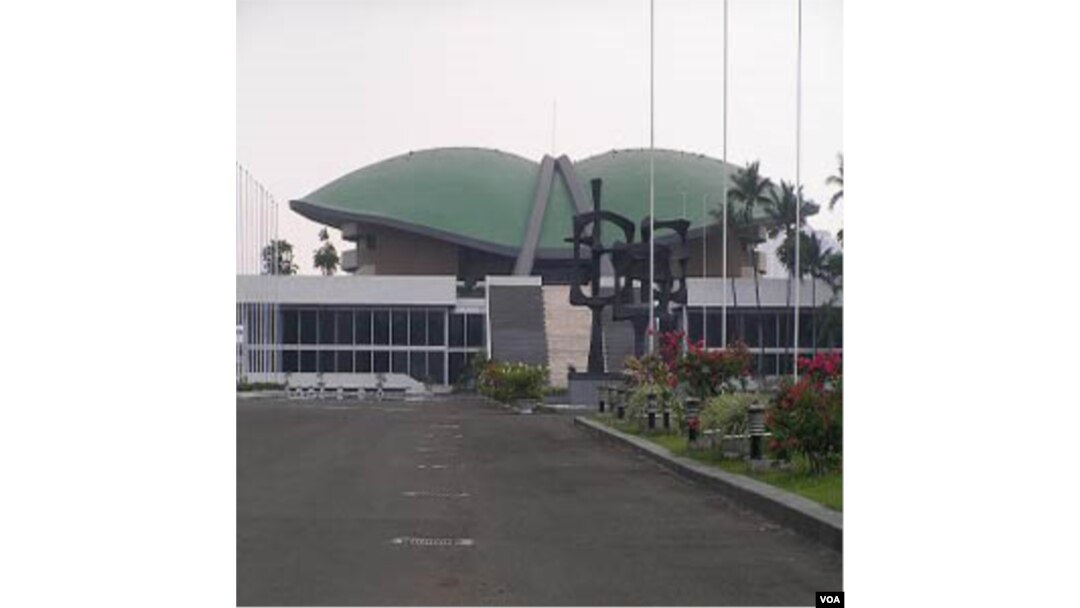 Seorang tokoh LSM menilai DPR sebagai lembaga negara yang paling boros.
