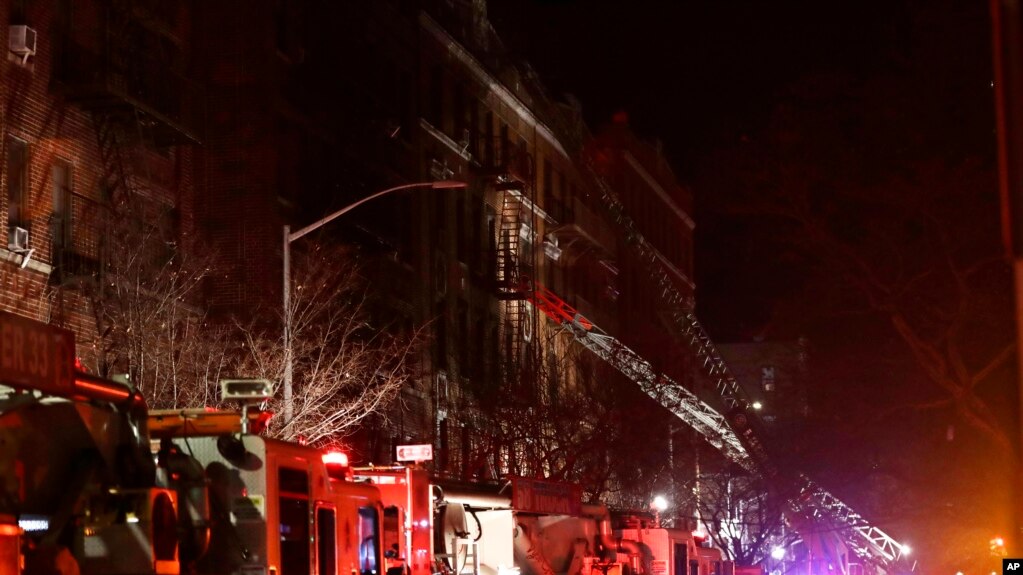Chung cư bị cháy ở thành phố New York, ngày 28/12/2017.