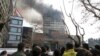 Colapsa edificio en llamas en Teherán: 30 muertos