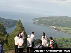 Presiden Joko Widodo saat mengunjungi Geosite Sipinsur di Kabupaten Humbang Hasundutan, Sumatera Utara, Senin, 29 Juli 2019. (Foto: VOA/Anugrah Andriansyah)