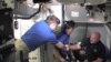 Phi hành gia tàu Endeavour bắt đầu làm việc trên Trạm Không gian