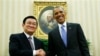 Tổng thống Barack Obama và Chủ tịch nước Trương Tấn Sang của Việt Nam trong cuộc họp tại Phòng Bầu dục ở Tòa Bạch Ốc, ngày 25/7/2013. 