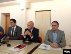 Press konferencija Federalnog ministarstva zdravstva: Mirza Palo (SZO), Goran Čerkez (Federalno ministarstvo zdravstva) i Sanjin Musa (ZZJZ FBiH).