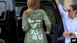 Melanija Tramp u Teksasu, u kontroverznoj jakni na kojoj je pisalo: "Zaista me nije briga. A vas?"