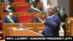 ARCHIVES - Le président gabonais Ali Bongo Ondimba devant le Parlement. (AFP PHOTO/Weyl Laurent/Gabon Presidency)
