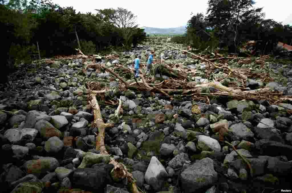 اثرات زمین لغزه بعد از طوفان اتو در کاستاریکا