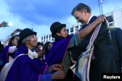 Colombia's President Juan Manuel Santos receives handicrafted presents from Misak natives in Bogota, Colombia, Oct. 10, 2016. Santos says an end to conflict with FARC would open up vast areas to development and lead to new growth of up to 1.5 percent a year.