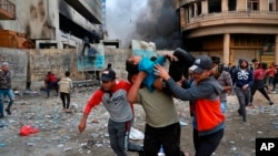28일 이라크 바그다드에서 반정부 시위대와 군경이 충돌해 수십명의 사상자가 발생했다.