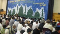 Muslim Indonesia dan muslim AS melakukan shalat Eid di Gaithersburg, Maryland di luar kota Washington DC (foto: dok). Muslim di Amerika mengalami perkembangan yang pesat pasca serangan 11 September tahun 2001.