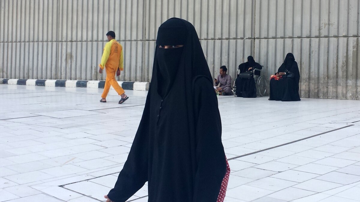 Some Saudi Women Wear Abayas Inside Out in Protest