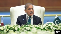 Pemerintahan PM Shehbaz Sharif dituduh menindas lawan-lawan politiknya. 